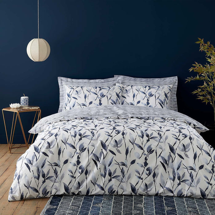 Elegant Blue Leaf Print 8-Piece Comforter Set – White & Navy Floral Bedding