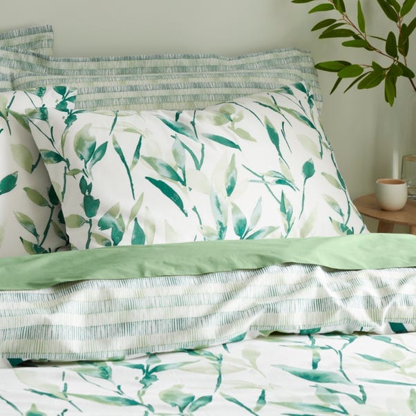Elegant Green Leaf Printed Comforter & Bedding Set