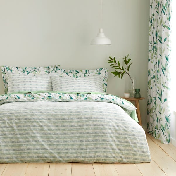 Elegant Green Leaf Printed Comforter & Bedding Set